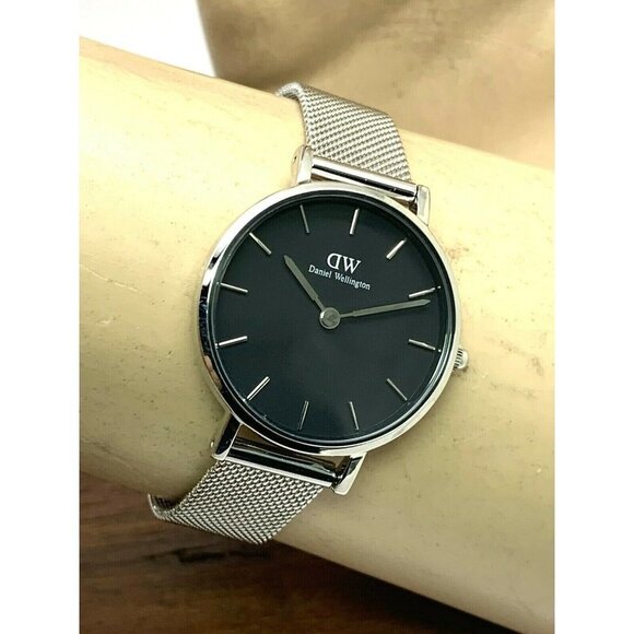 Daniel Wellington Women's Watch DW00100218 Black Dial 28mm - Picture 10 of 13